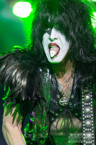 Kiss-140244.jpg